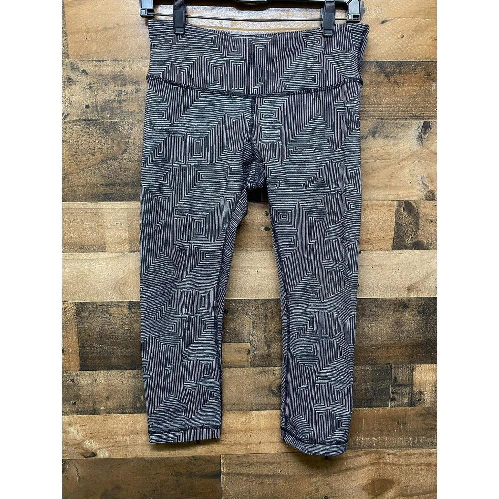 Lululemon Women's Capri Leggings Size 6‎